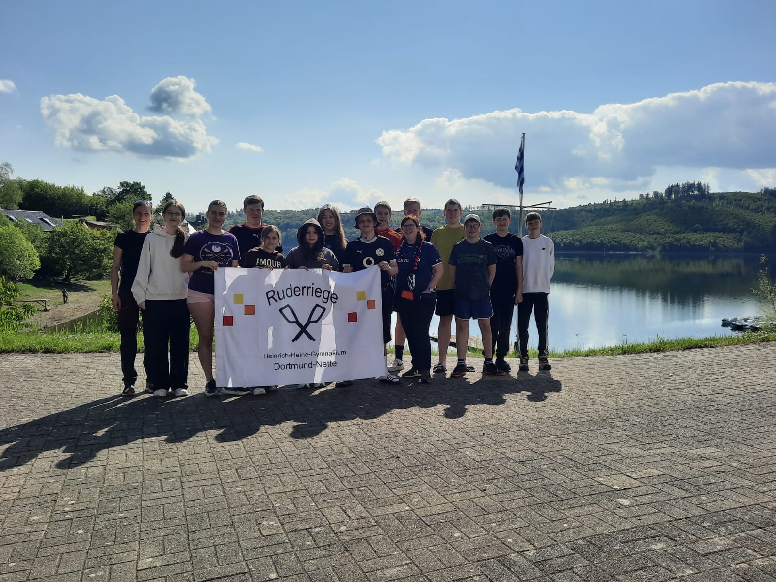 SchülerInnen der Ruderriege auf Wanderfahrt am Sorpesee